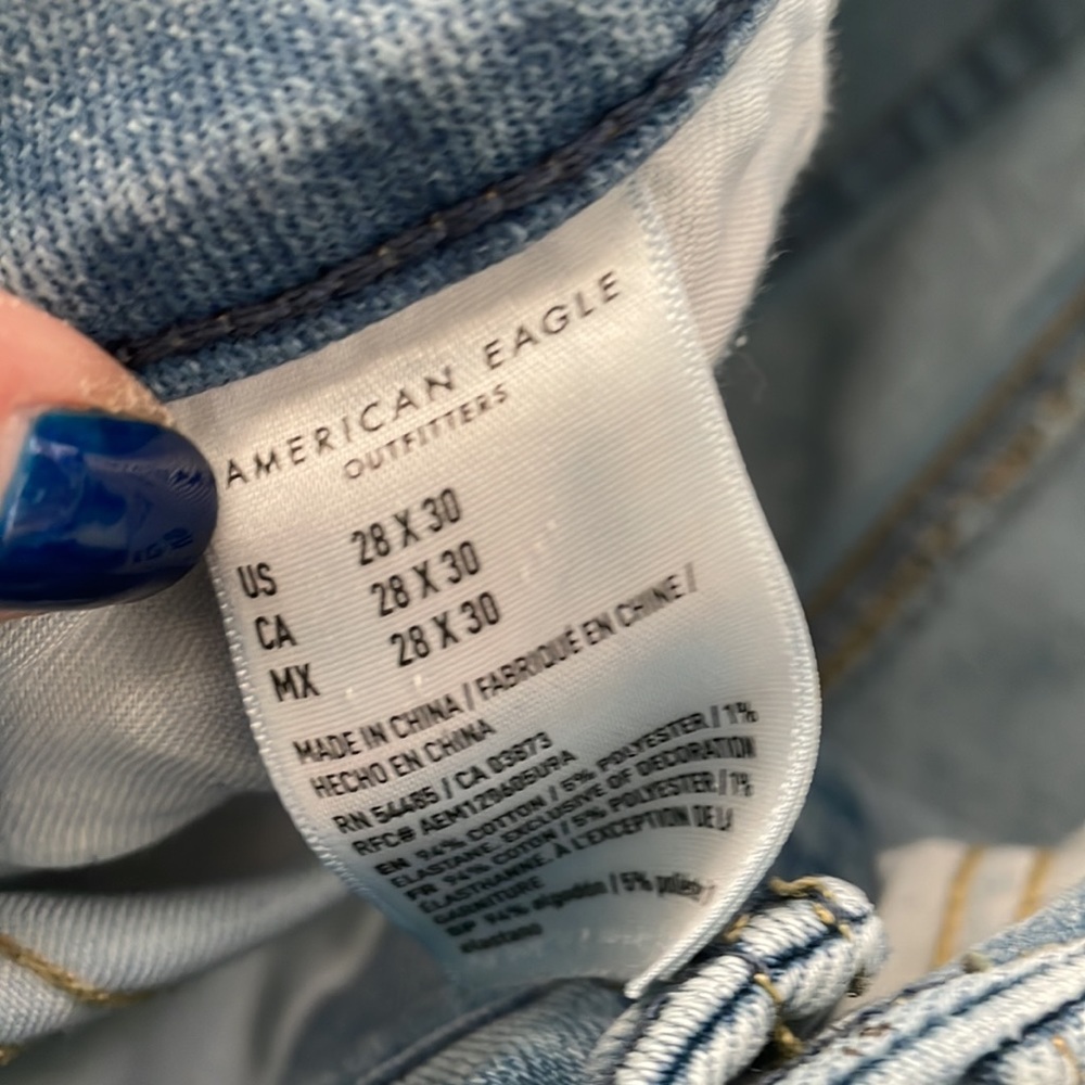 BUNDLE MENS 28x30 DISTRESSED JEANS-AE & LEVIS SLIM FIT - Picture 5 of 9